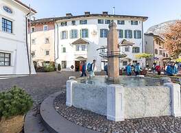 Perwanger Modern Retreat