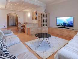 Perwanger Modern Retreat