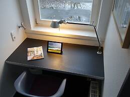 Christel Modern Retreat