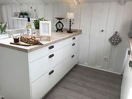Hein Muck Modern Retreat
