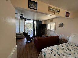 2 Bedroom Waterfront Pool Side!