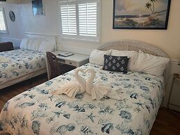 2 Bedroom Waterfront Pool Side!