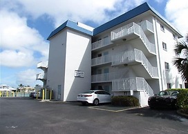 2 Bedroom Waterfront Pool Side!