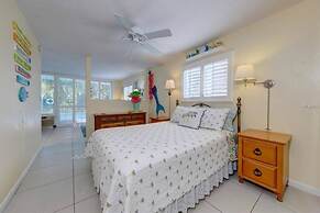 2 Bedroom Waterfront Pool Side!