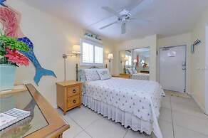 2 Bedroom Waterfront Pool Side!