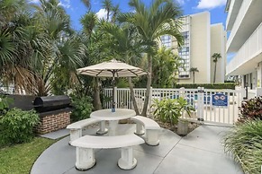2 Bedroom Waterfront Pool Side!