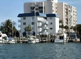 2 Bedroom Waterfront Pool Side!