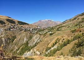 Spacious Chalet in Les Deux Alpes