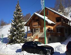 Spacious Chalet in Les Deux Alpes