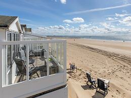 Lovely Beach House in Dishoek