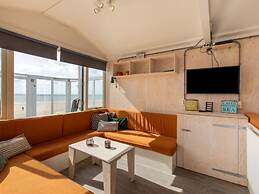 Lovely Beach House in Dishoek