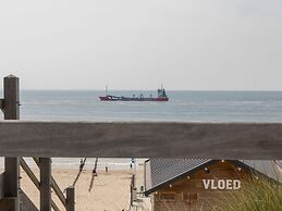 Lovely Beach House in Dishoek