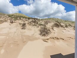 Lovely Beach House in Dishoek