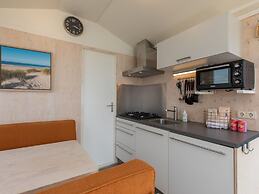 Lovely Beach House in Dishoek