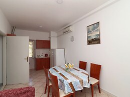 Apartment Lepur Slano - Two-bedroom Apartment With Terrace