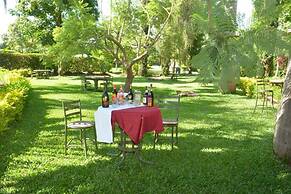 TROTTERS HOTEL - KENOL