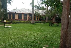 TROTTERS HOTEL - KENOL