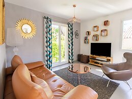 Beautiful Holiday Home With Swimming Pool