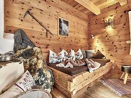 Felsenhutte Modern Retreat