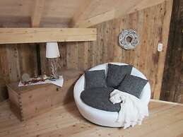 Felsenhutte Modern Retreat