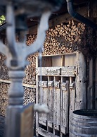 Felsenhutte Modern Retreat