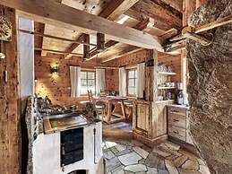 Felsenhutte Modern Retreat