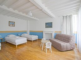 Spacious Holiday Home With Garden