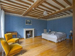 Spacious Holiday Home With Garden