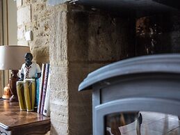 Spacious Holiday Home With Garden