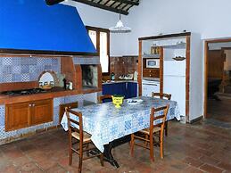 Delightful Holiday Home in Fulgatore With Swimming Pool