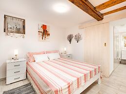 Stylishly Decorated Apartment With Private Terrace