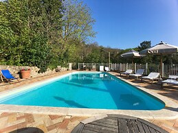 Hillside Pool & Spa Retreat