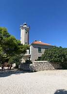 Blizina Mora II Modern Retreat