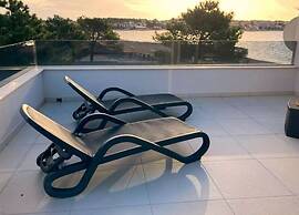 Blizina Mora II Modern Retreat