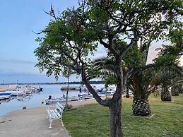 Blizina Mora II Modern Retreat