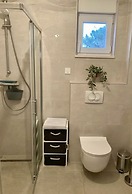 Blizina Mora II Modern Retreat