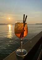 Blizina Mora II Modern Retreat