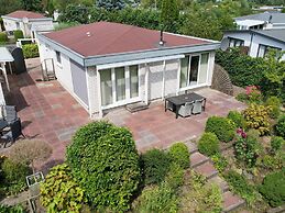 Spacious Bungalow With Roofed Terrace