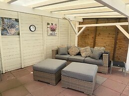 Spacious Bungalow With Roofed Terrace
