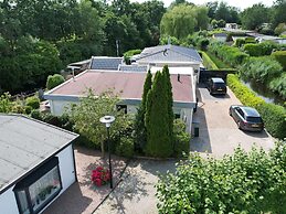 Spacious Bungalow With Roofed Terrace