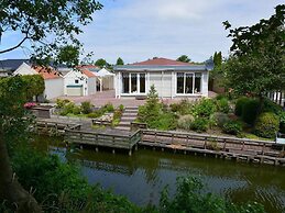 Spacious Bungalow With Roofed Terrace