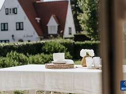 Apartment in De Haan With Garden