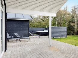 18 Person Holiday Home in Albaek