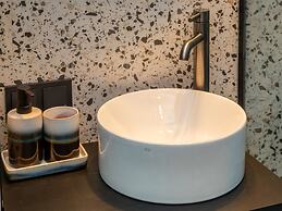 Romantic Getaway With Garden