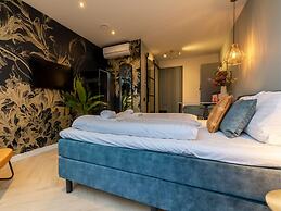 Romantic Getaway With Garden