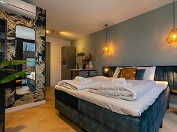 Romantic Getaway With Garden