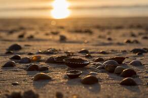 Romantic Getaway With Garden