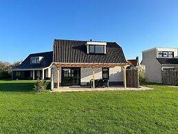 Detached House With Nice View Located on Texel