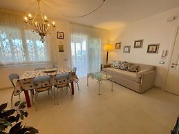 Seaview Caorle Apartment With Pool