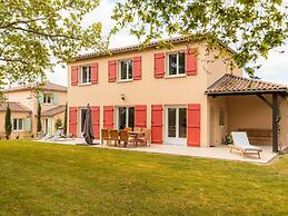 Modern Villa With Large Garden